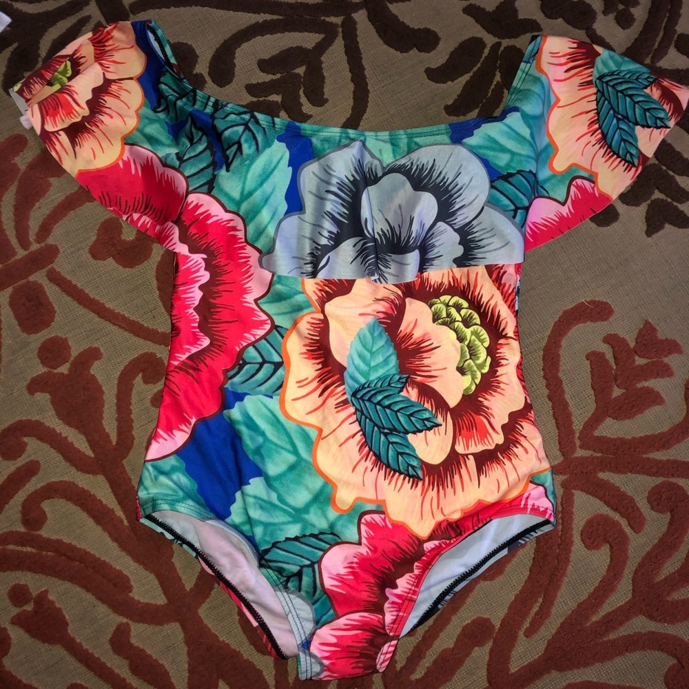 ONE PIECE SWIMSUIT